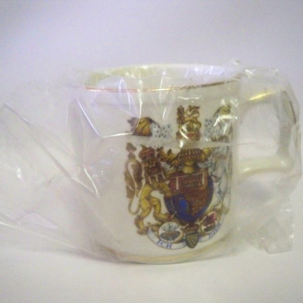 Lady-Diana-Spencer-HRH-Prince-of-Wales-Royal-Marriage-Mug-WOOD-Sons-1981-263757464596-5